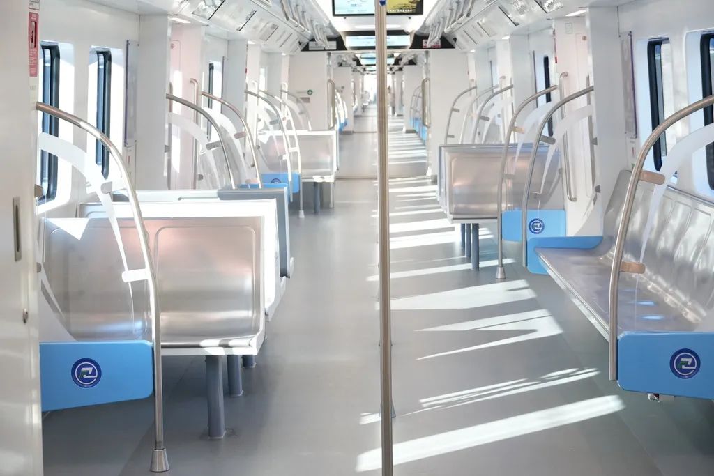 城軌快線15號(hào)線列車最大載客量2428人。重慶交通開投鐵路集團(tuán)供圖