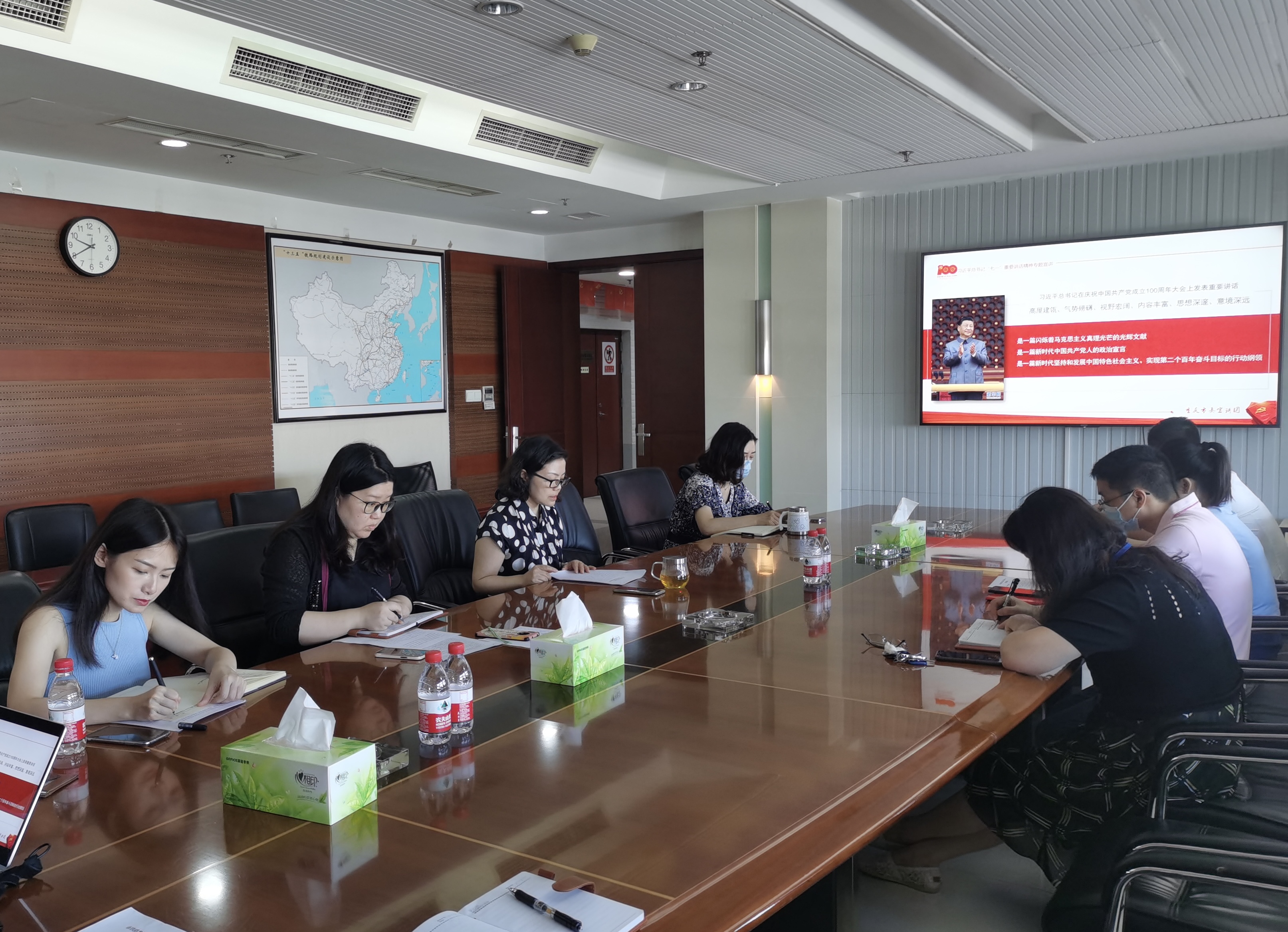 陳靜講授《學習貫徹習近平總書記“七一”重要講話精神》專題黨課.jpg